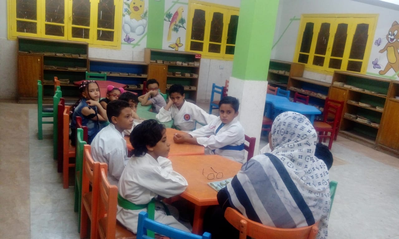 المركز الثقافي للطفل بمنفلوط يروي حيلة الغراب في ورشة حكى للأطفال 