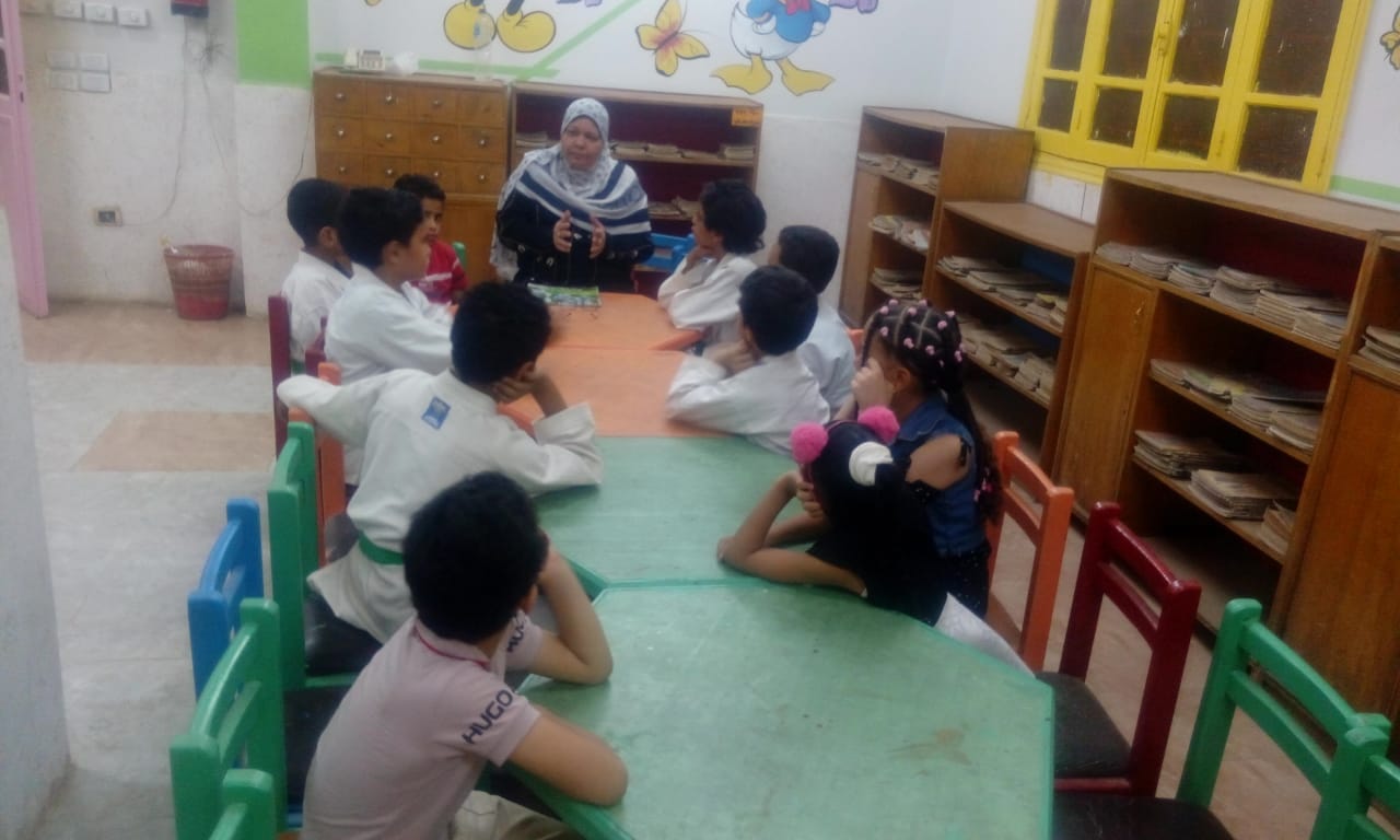 المركز الثقافي للطفل بمنفلوط يروي حيلة الغراب في ورشة حكى للأطفال 