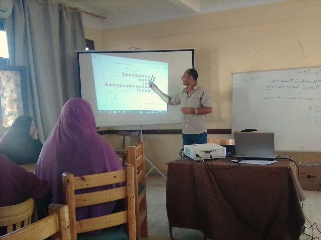 تعليم الوادي الجديد ينطم برنامج تدريبى تنشيطى لمعلمى الصفوف الأولى بالإدارات التعليمية