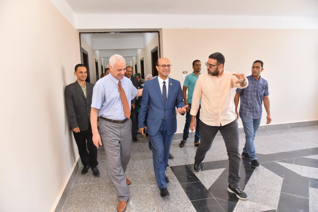 رئيس جامعة أسيوط يتفقد أعمال تطوير وصيانة المدن الجامعية وجناح لذوي الهمم