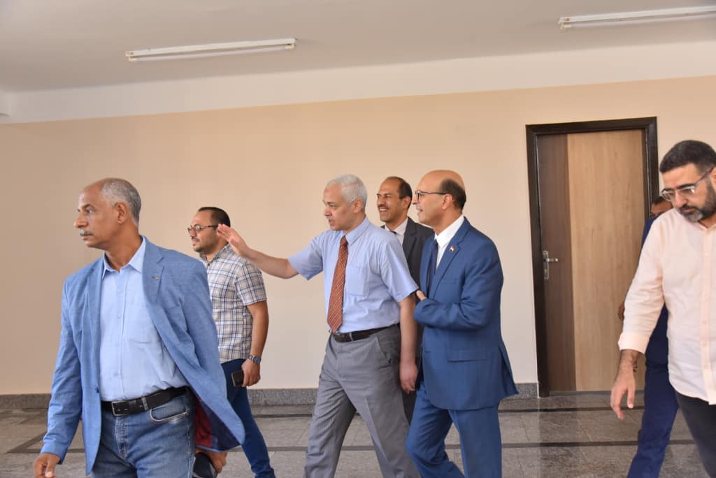 رئيس جامعة أسيوط يتفقد أعمال تطوير وصيانة المدن الجامعية وجناح لذوي الهمم