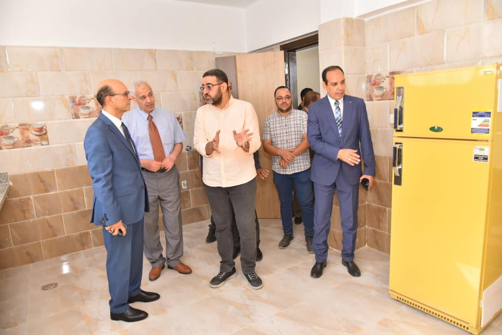رئيس جامعة أسيوط يتفقد أعمال تطوير وصيانة المدن الجامعية وجناح لذوي الهمم