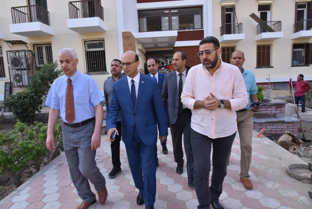 رئيس جامعة أسيوط يتفقد أعمال تطوير وصيانة المدن الجامعية وجناح لذوي الهمم
