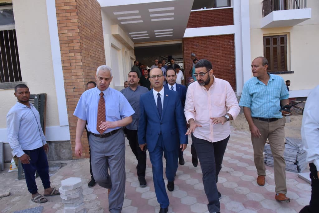 رئيس جامعة أسيوط يتفقد أعمال تطوير وصيانة المدن الجامعية وجناح لذوي الهمم