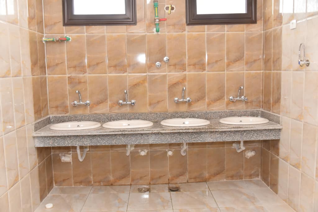 رئيس جامعة أسيوط يتفقد أعمال تطوير وصيانة المدن الجامعية وجناح لذوي الهمم