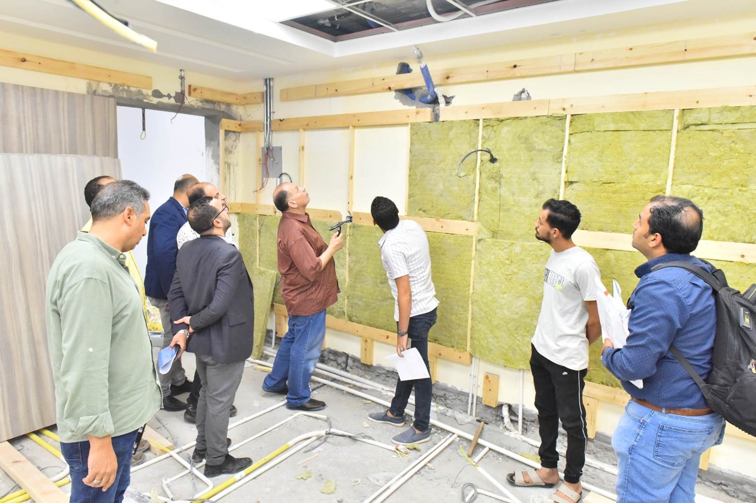 محافظ أسيوط: يتابع الأعمال الإنشائية بمركز السيطرة الموحد للشبكة الوطنية للطوارئ