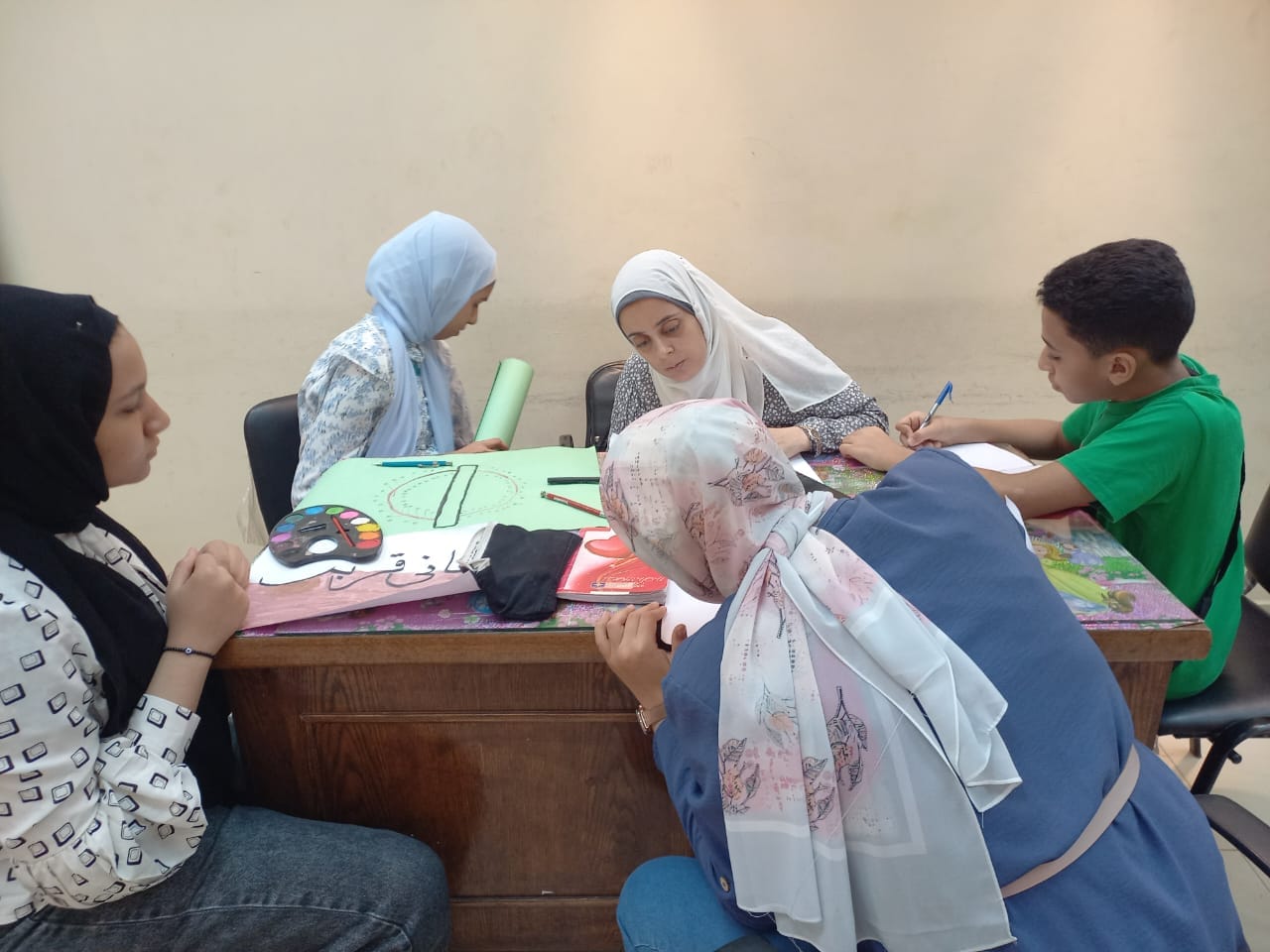 ورشة الخط العربي تقدم شرح مفصل عن الخطوط للطفل بقصر ثقافة أسيوط