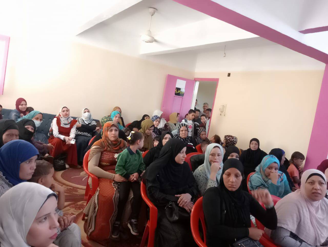 اﻟﻤﻜﺘﺒﺔ المتنقلة لمكتبة مصر العامة اسيوط تزور الوحدة المحلية لقريه المطيعة