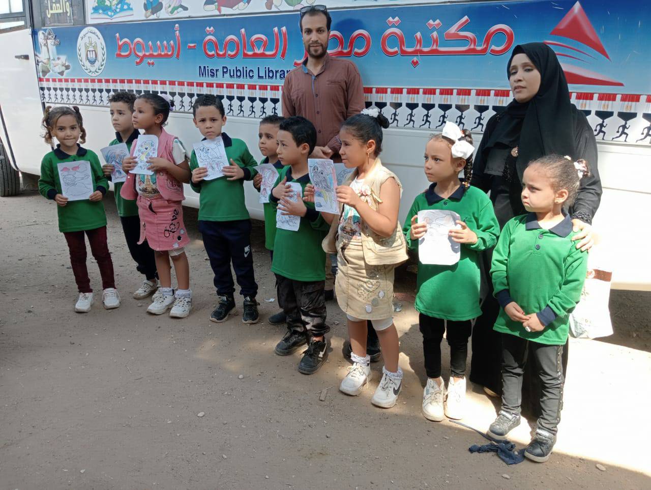 اﻟﻤﻜﺘﺒﺔ المتنقلة لمكتبة مصر العامة اسيوط تزور الوحدة المحلية لقريه المطيعة