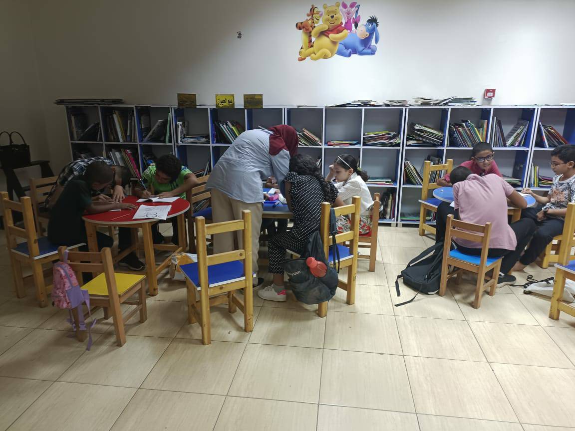 ﻣﻜﺘﺒﺔ ﻣﺼﺮ اﻟﻌﺎﻣﻪ فرع أﺳﻴﻮط تنظم ورشة تعليم الخط العربي للاطفال
