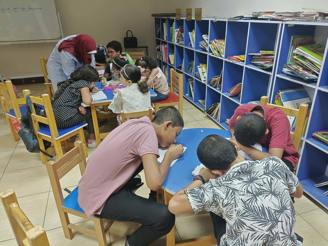 ﻣﻜﺘﺒﺔ ﻣﺼﺮ اﻟﻌﺎﻣﻪ فرع أﺳﻴﻮط تنظم ورشة تعليم الخط العربي للاطفال