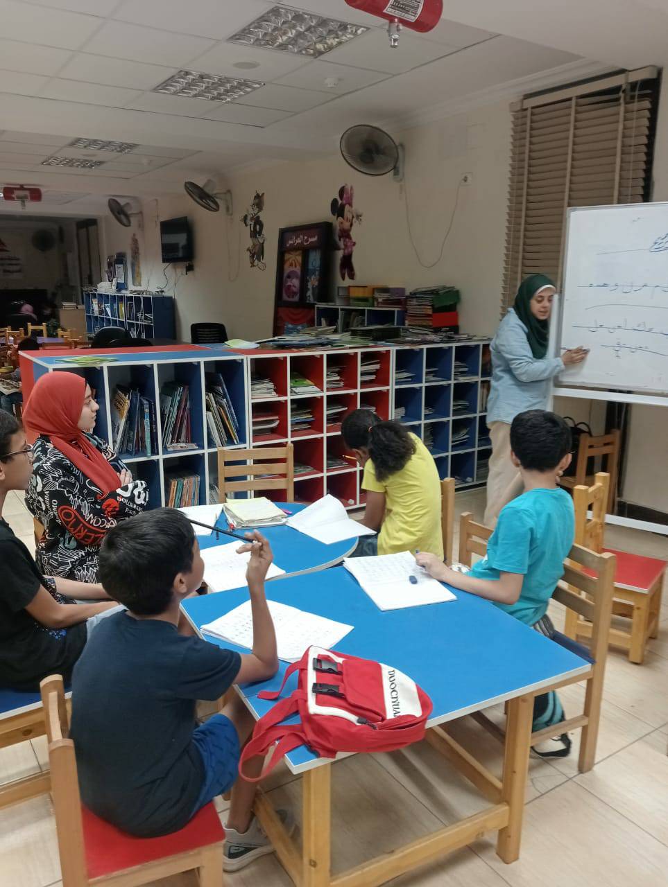 تعليم الخط العربي للاطفال في مكتبة مصر العامة اسيوط