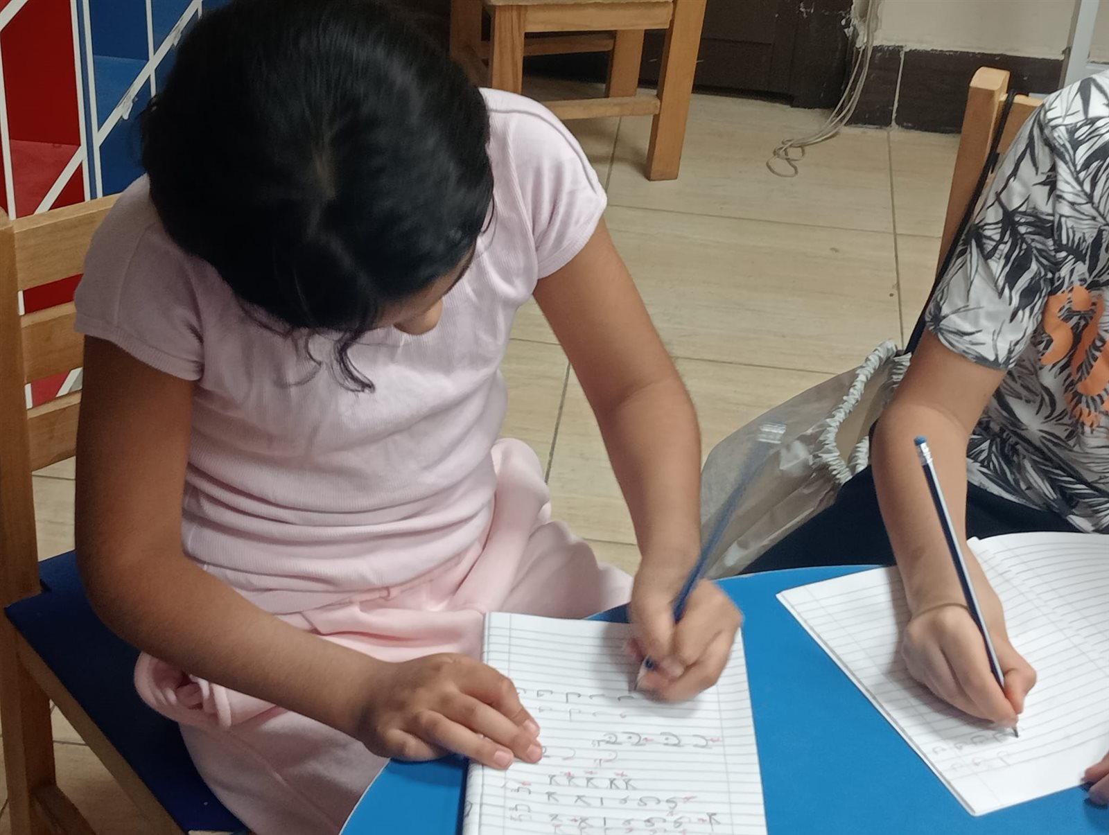 مكتبة مصر العامة اسيوط تنظم ورشة تعليم الخط العربي اليوم الواحد للاطفال