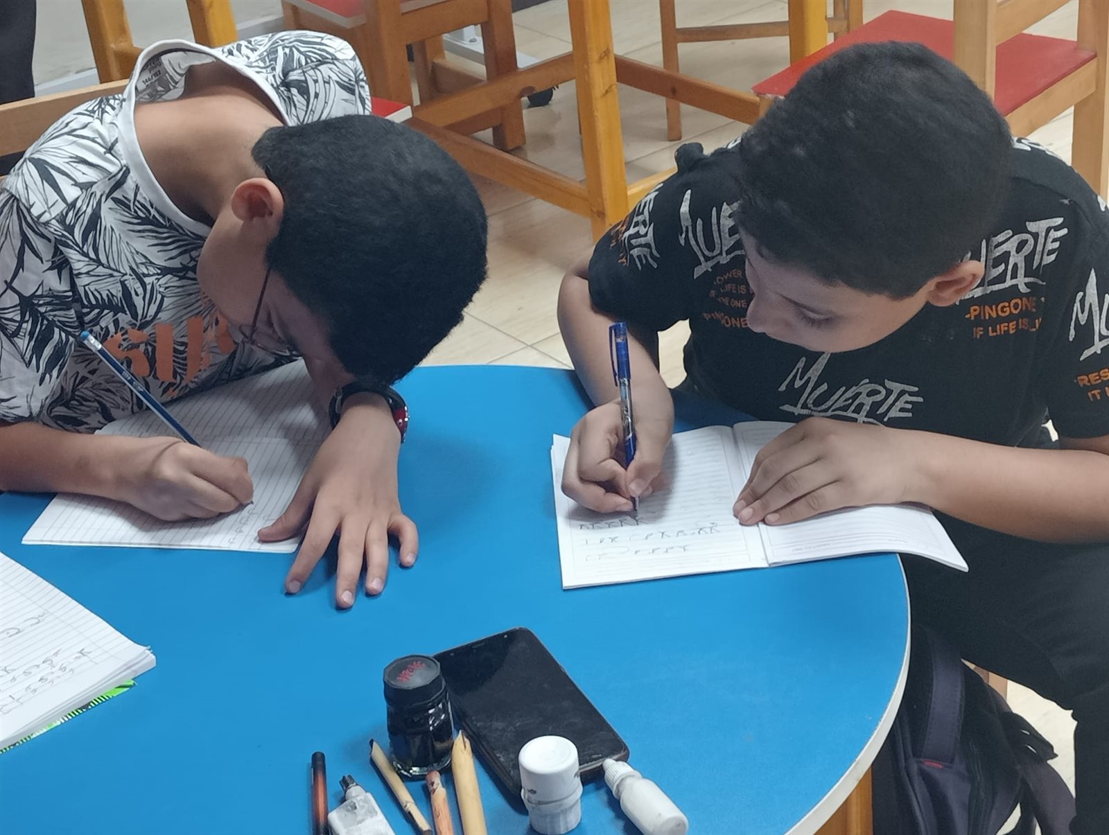 مكتبة مصر العامة اسيوط تنظم ورشة تعليم الخط العربي اليوم الواحد للاطفال