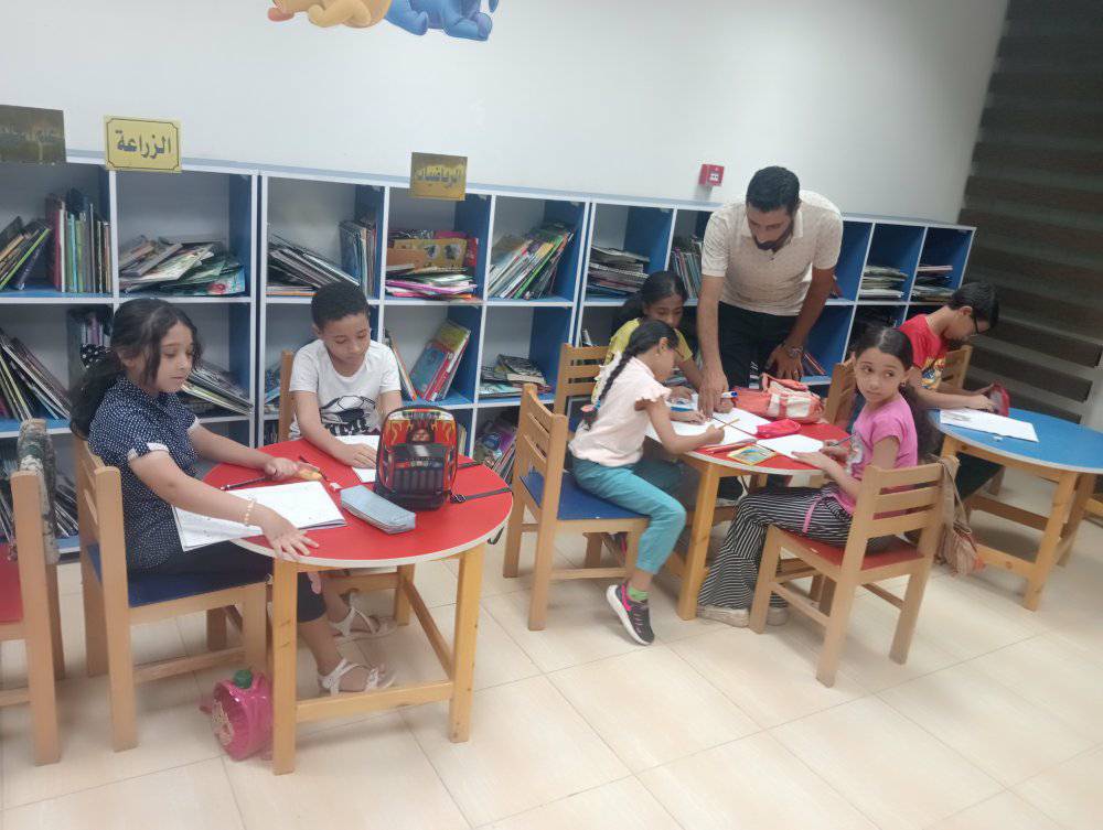 ﻣﻜﺘﺒﺔ ﻣﺼﺮ اﻟﻌﺎﻣﻪ أﺳﻴﻮط تنظم ورش تعليم الرسم للاطفال