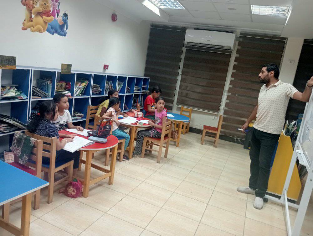 ﻣﻜﺘﺒﺔ ﻣﺼﺮ اﻟﻌﺎﻣﻪ أﺳﻴﻮط تنظم ورش تعليم الرسم للاطفال