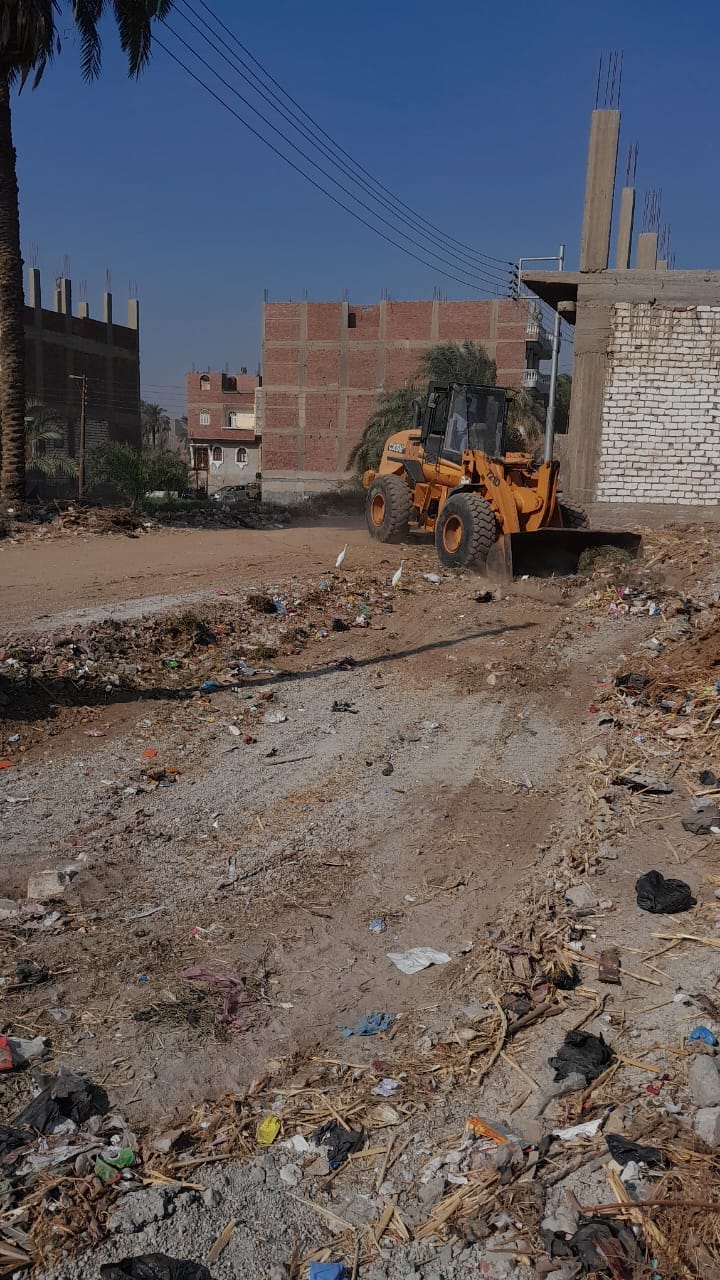 حملة مكبرة لرفع المخلفات وضبط الشارع  في قري الوحدة المحلية بجرف سرحان