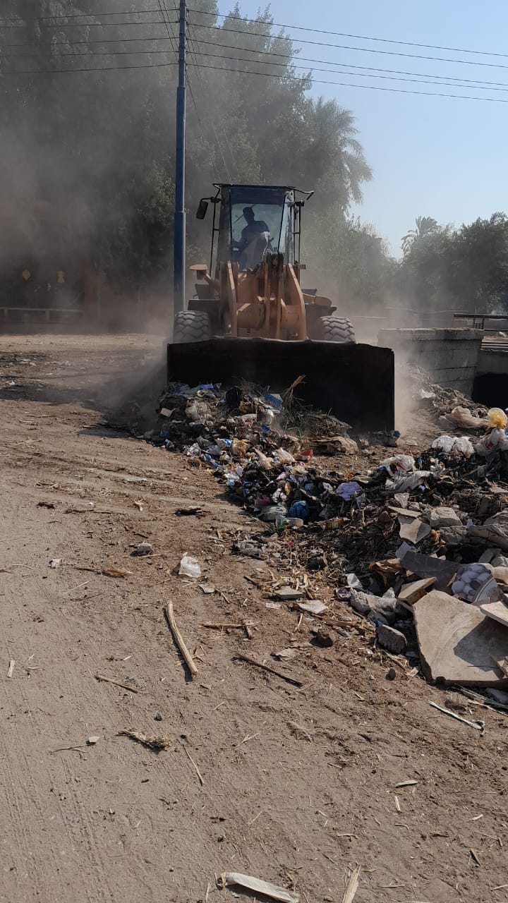 حملة مكبرة لرفع المخلفات وضبط الشارع  في قري الوحدة المحلية بجرف سرحان