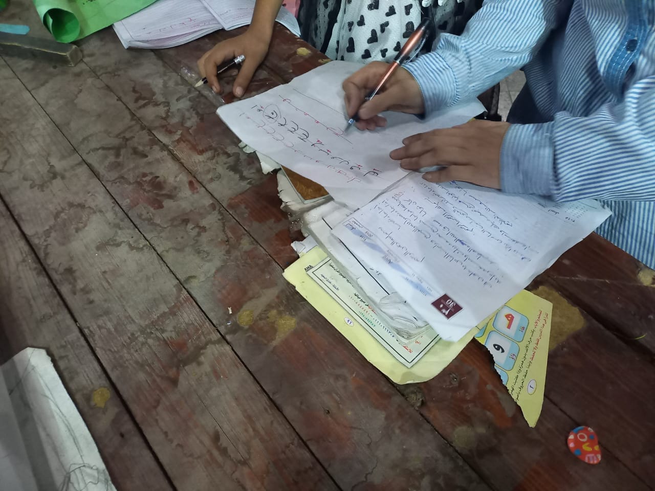 ورش الخط العربي والفنون التشكيلية تواصل فعاليتها بقصر ثقافة أسيوط