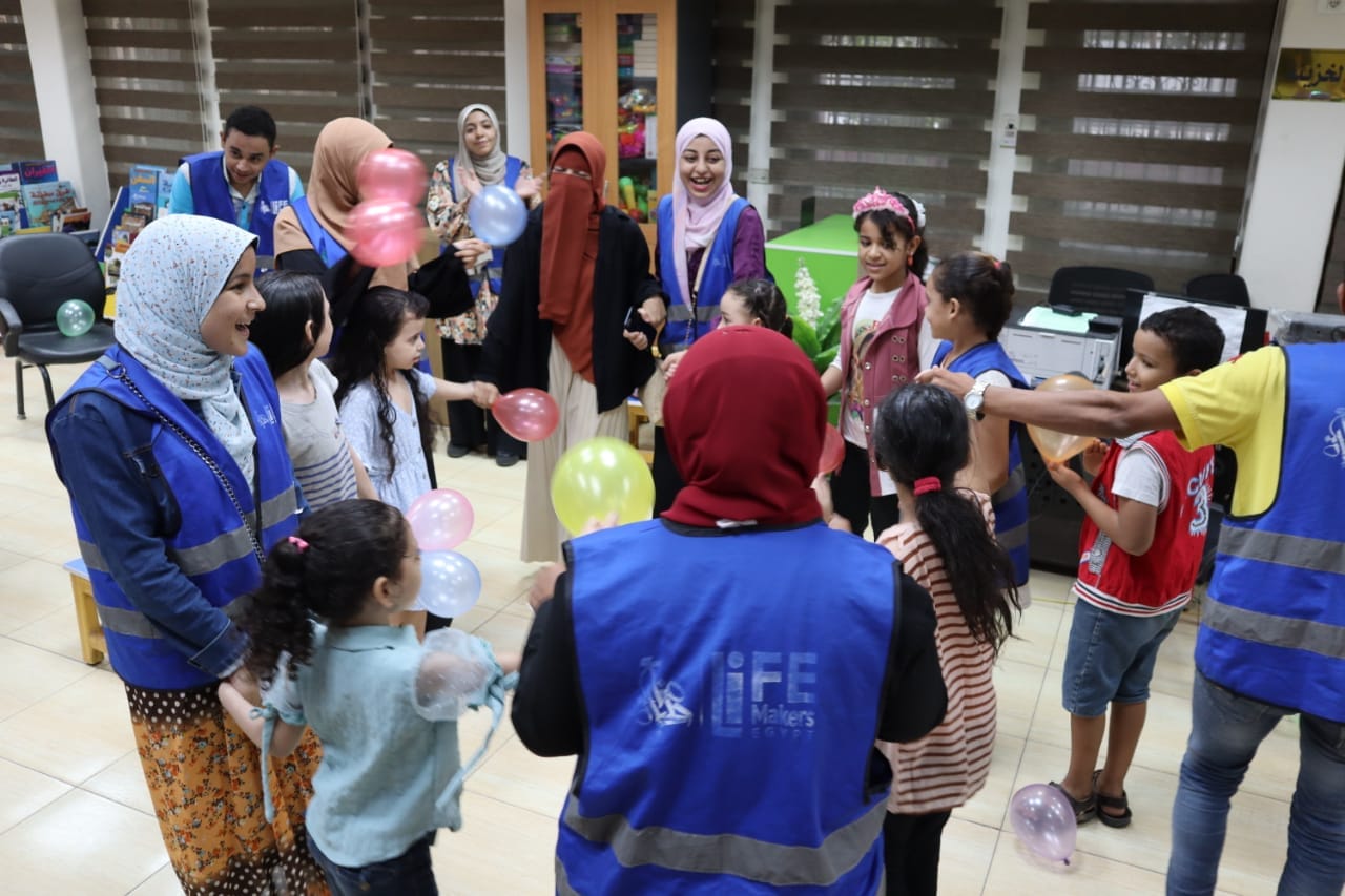 ﻣﻜﺘﺒﺔ ﻣﺼﺮ اﻟﻌﺎﻣﻪ أﺳﻴﻮط وجمعية صناع الحياة ينظما يوم ترفيهي للاطفال