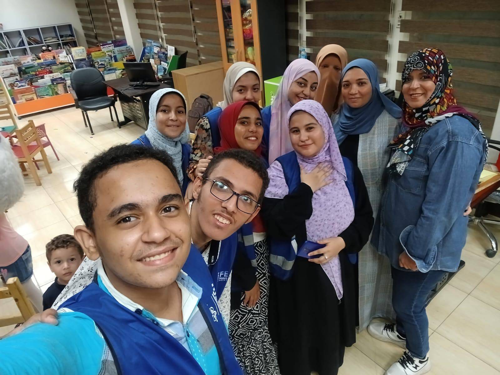 ﻣﻜﺘﺒﺔ ﻣﺼﺮ اﻟﻌﺎﻣﻪ أﺳﻴﻮط وجمعية صناع الحياة ينظما يوم ترفيهي للاطفال