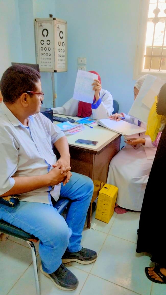 فريق الوقائي بالإدارة الصحية بديروط  يقوموا بزيارة الوحدتين الصحية بالمناشى ونجع خضر