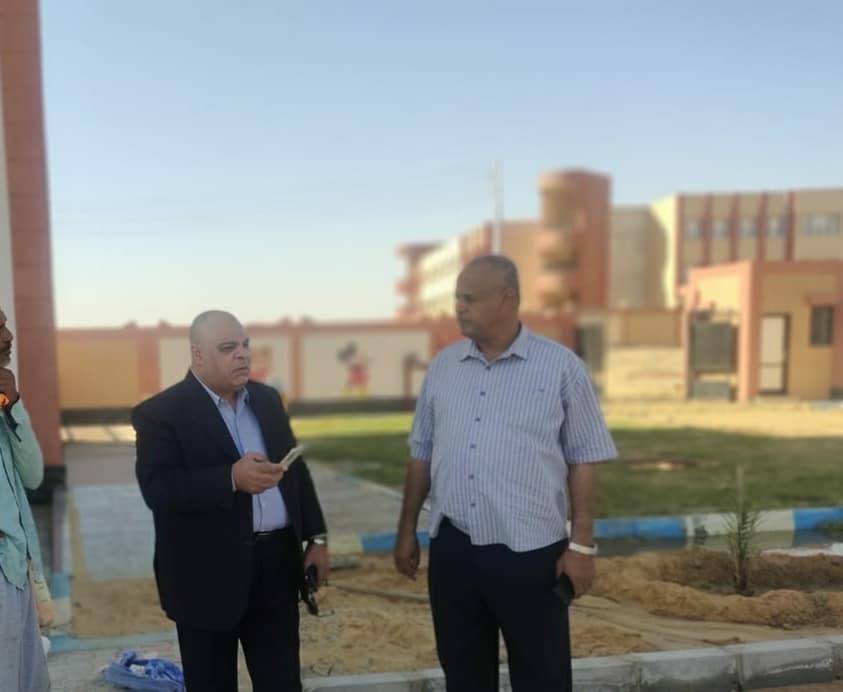 وكيل التعليم بالوادي الجديد يتفقد العمل بالمدرسة الرسمية  الدولية فى الخارجة 