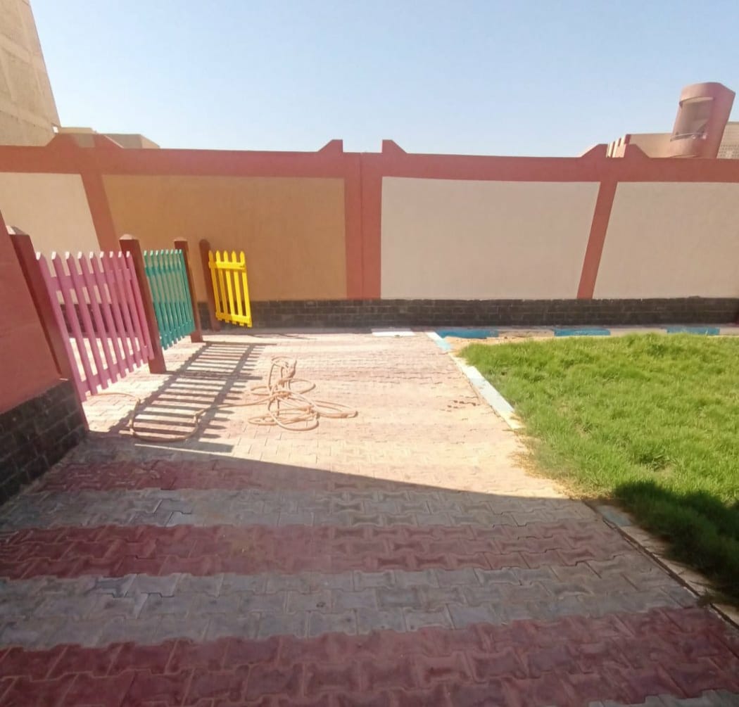 وكيل التعليم بالوادي الجديد يتفقد العمل بالمدرسة الرسمية  الدولية فى الخارجة 
