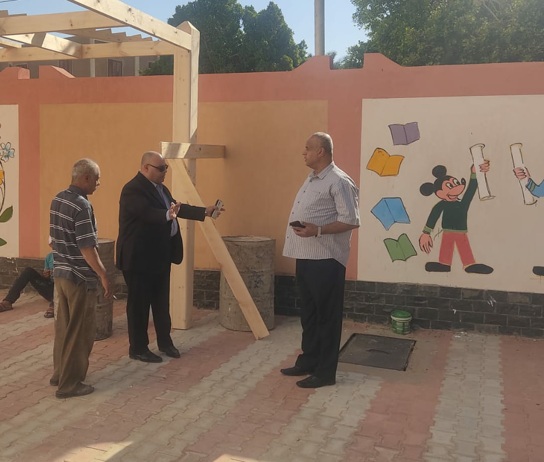 وكيل التعليم بالوادي الجديد يتفقد العمل بالمدرسة الرسمية  الدولية فى الخارجة 
