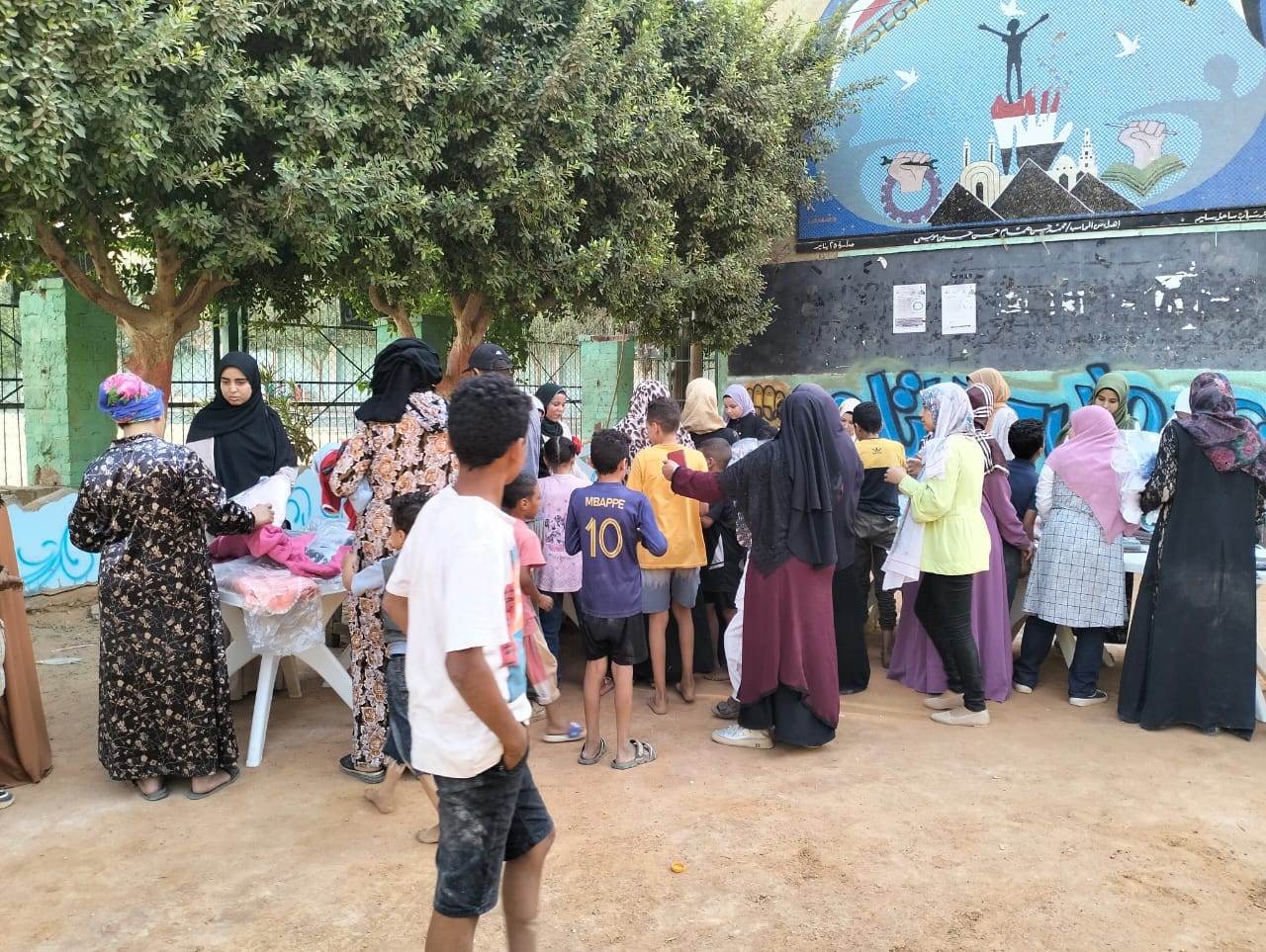 شباب ورياضة أسيوط تنفذ مبادرة �يوم الخير� لتوزيع الزى و الأدوات المدرسية