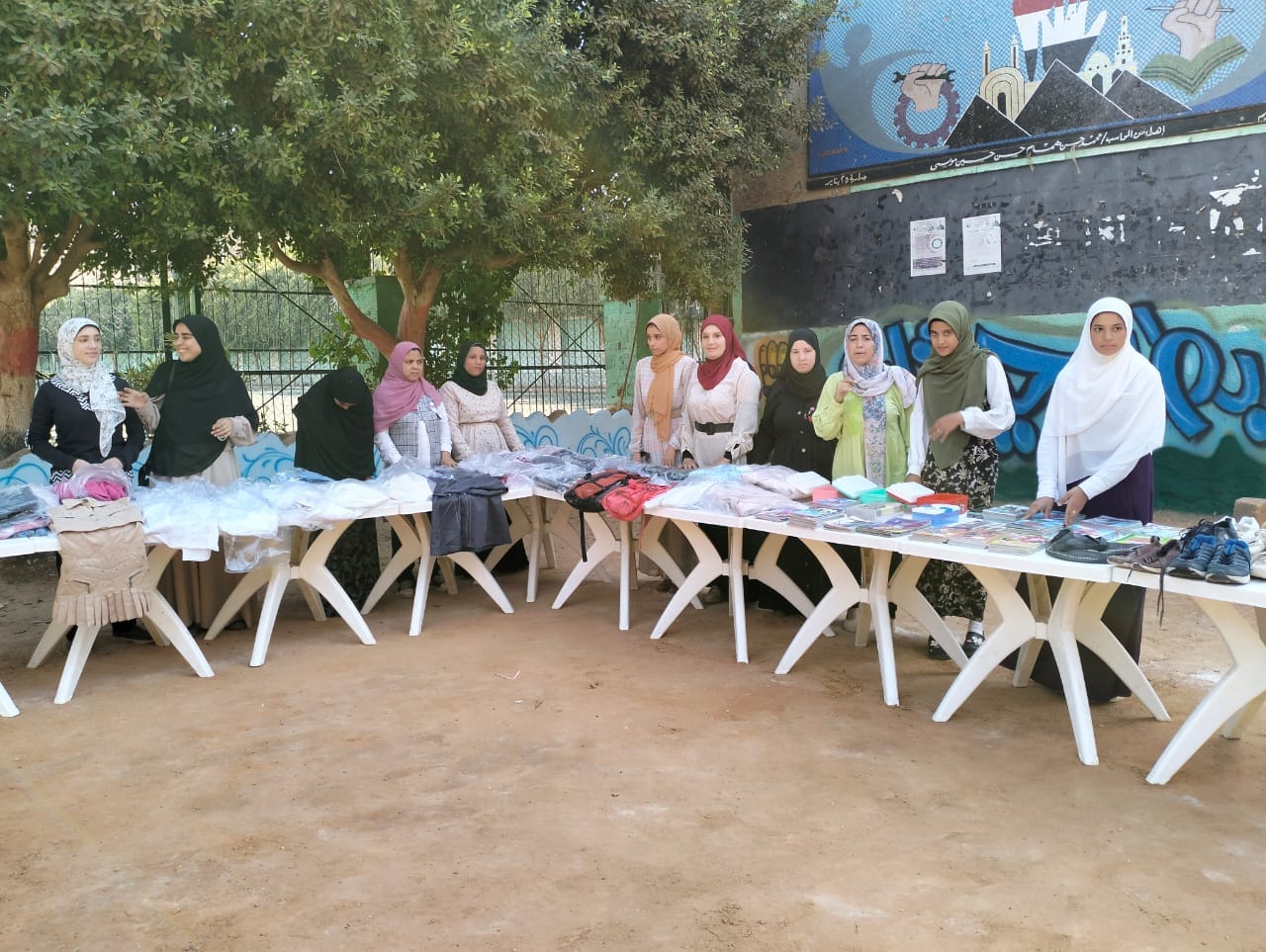 شباب ورياضة أسيوط تنفذ مبادرة �يوم الخير� لتوزيع الزى و الأدوات المدرسية