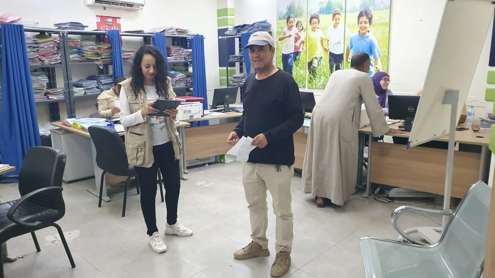 استطلاع راى العملاء بمراكز خدمة العملاء وحملة طرق ابواب بمركز منفلوط