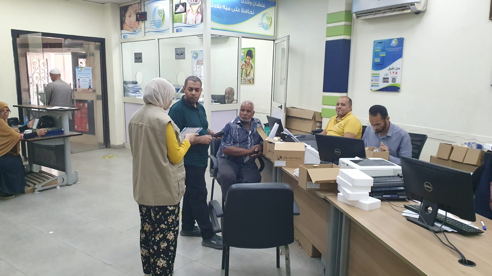 استطلاع راى العملاء بمراكز خدمة العملاء وحملة طرق ابواب بمركز منفلوط
