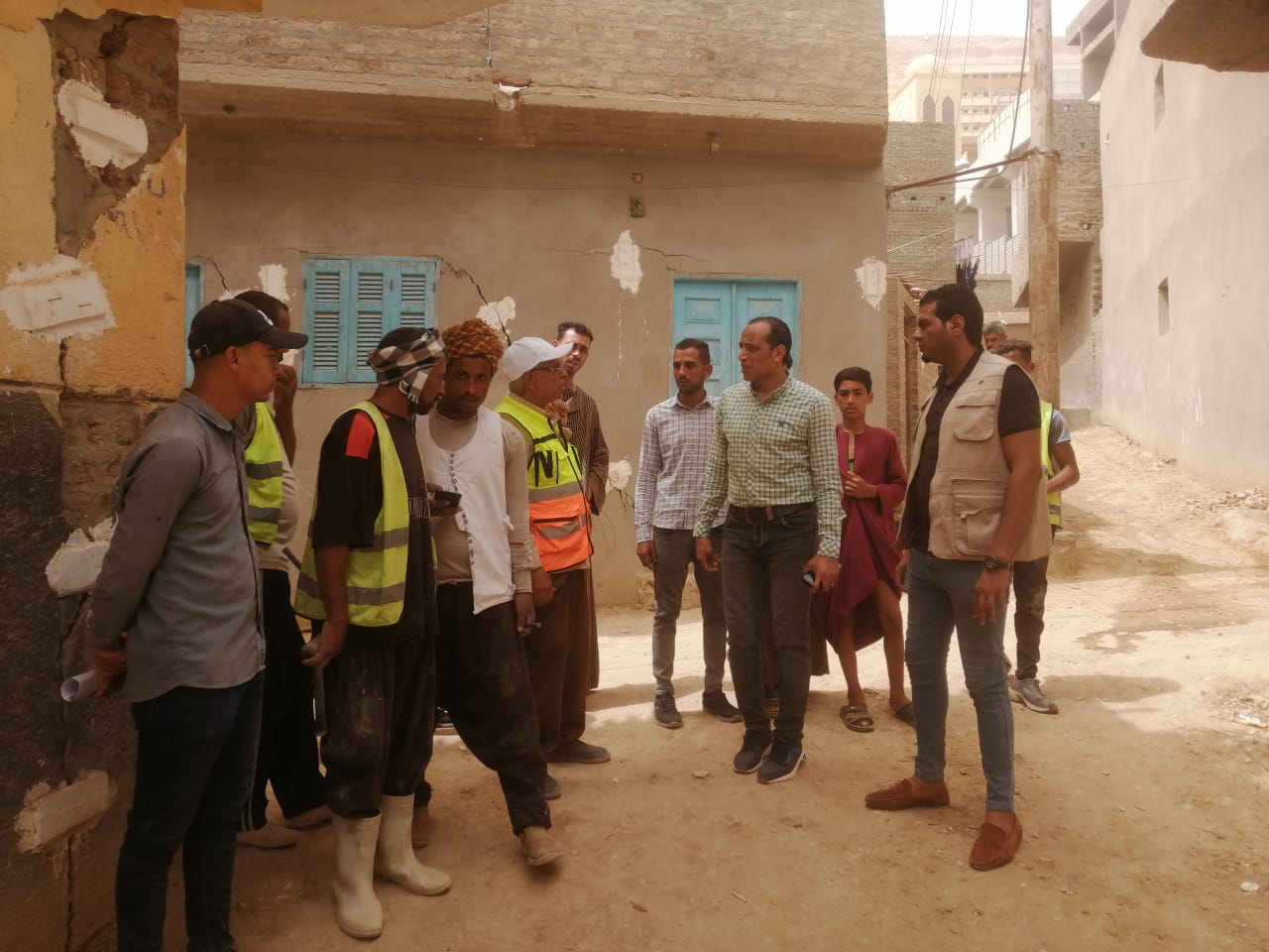 استطلاع راى العملاء بمراكز خدمة العملاء وحملة طرق ابواب بمركز منفلوط