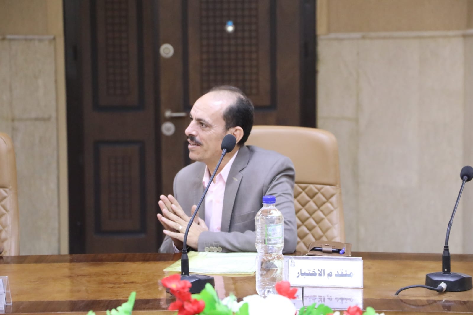 محافظ الوادي الجديد يترأس لجنة اختبار المتقدمين لشغل الوظائف القيادية 