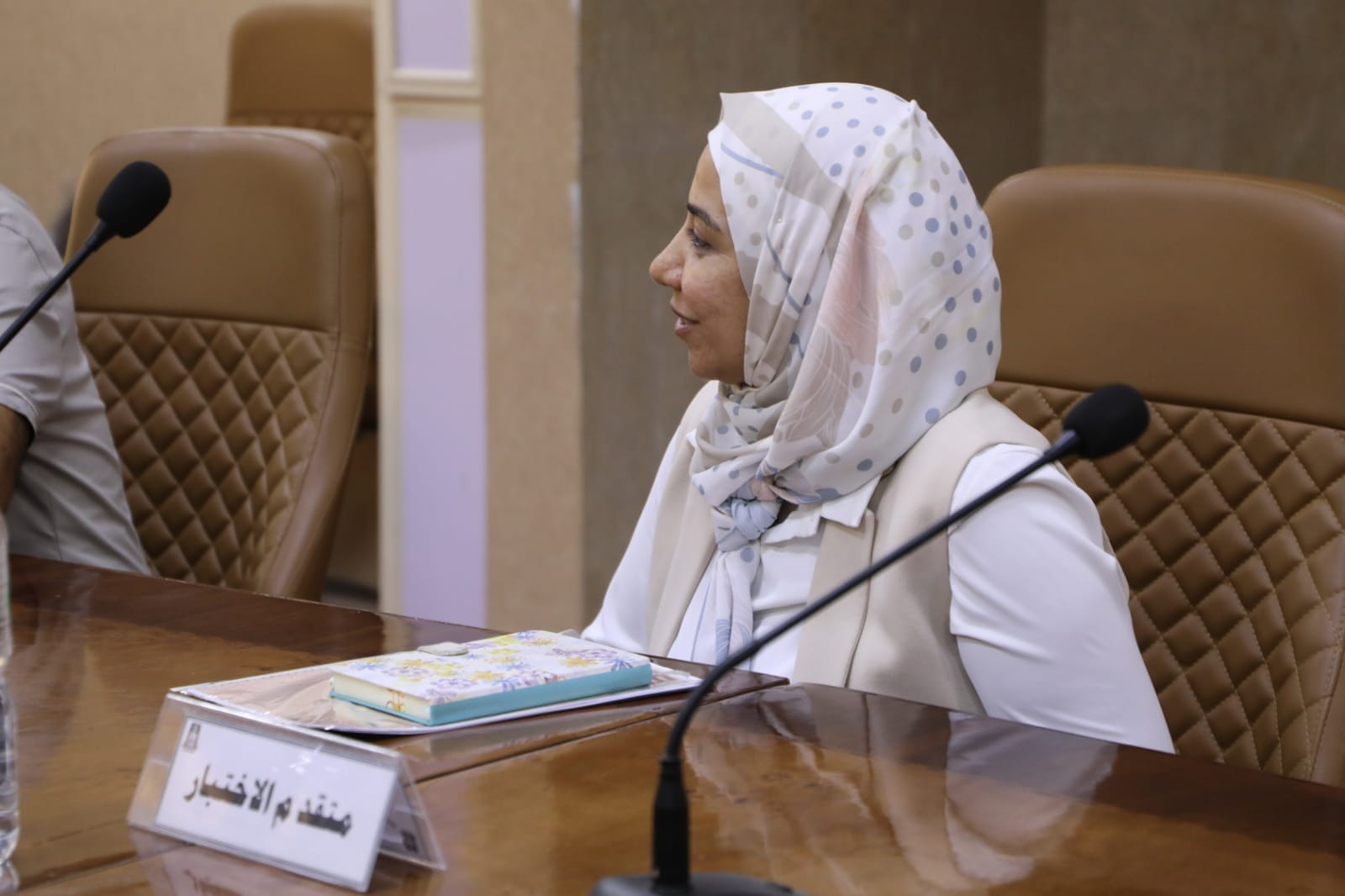 محافظ الوادي الجديد يترأس لجنة اختبار المتقدمين لشغل الوظائف القيادية 