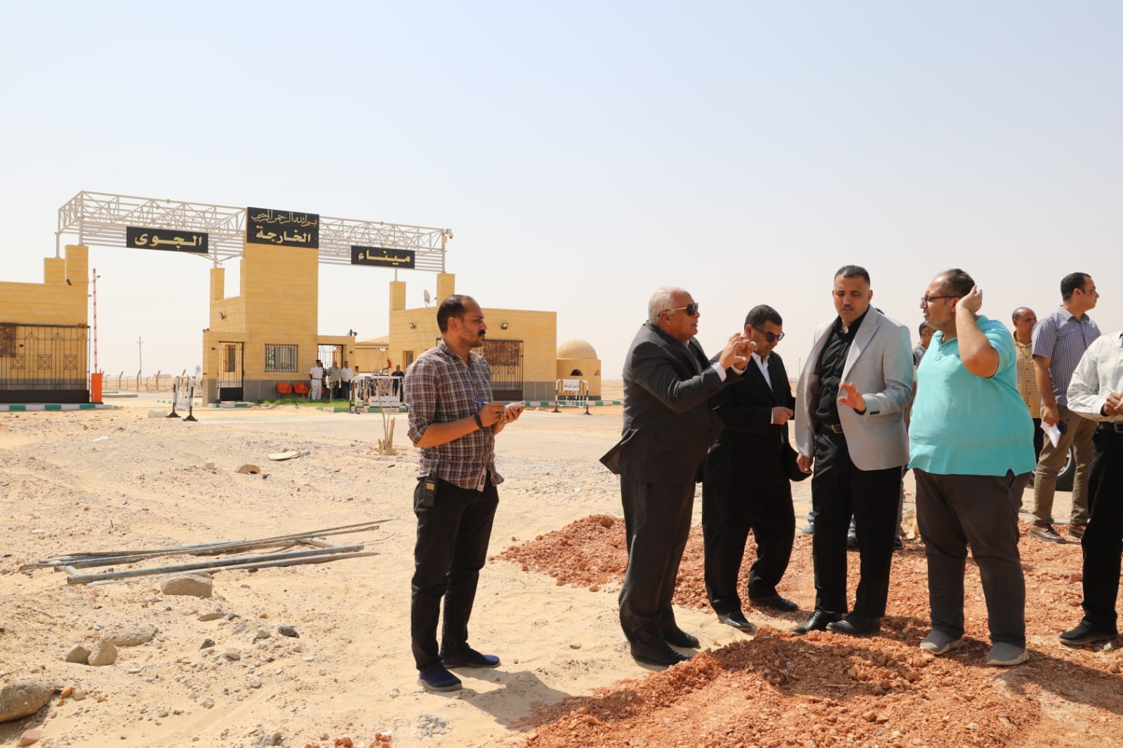 محافظ الوادي الجديد يتابع أعمال إنشاء المدينة الرياضية بالعاصمة الإدارية للمحافظة