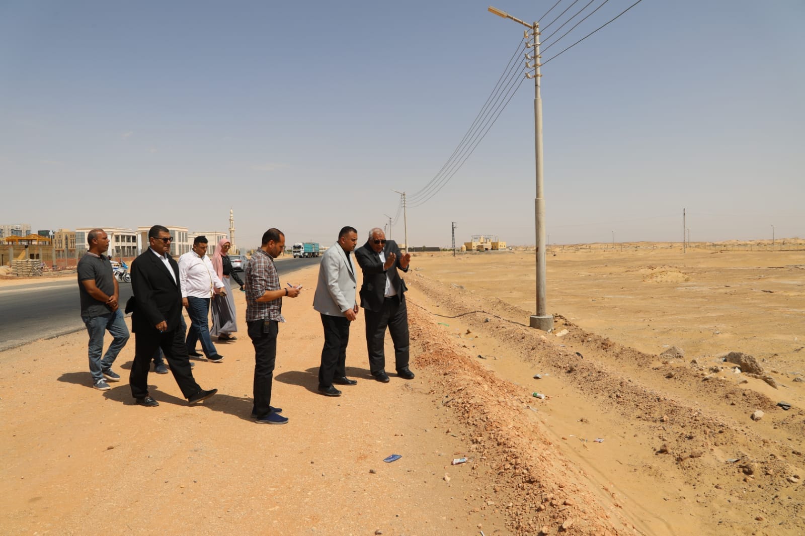 محافظ الوادي الجديد يتابع أعمال إنشاء المدينة الرياضية بالعاصمة الإدارية للمحافظة