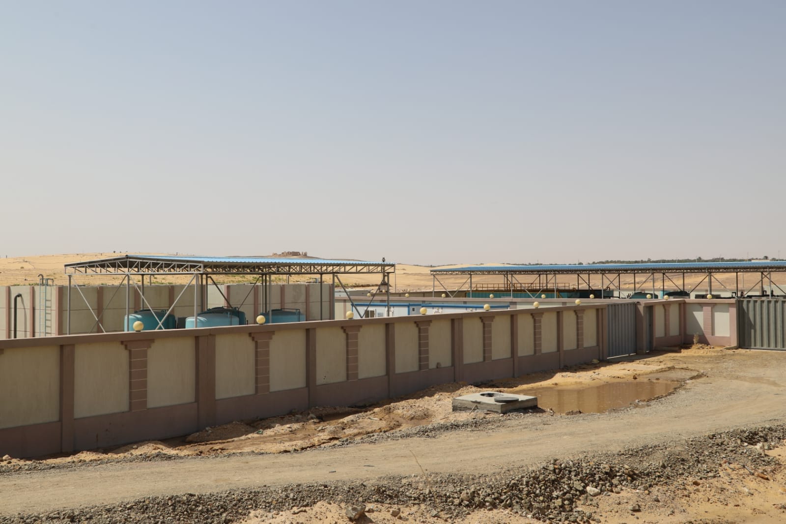 محافظ الوادي الجديد يتابع أعمال إنشاء المدينة الرياضية بالعاصمة الإدارية للمحافظة