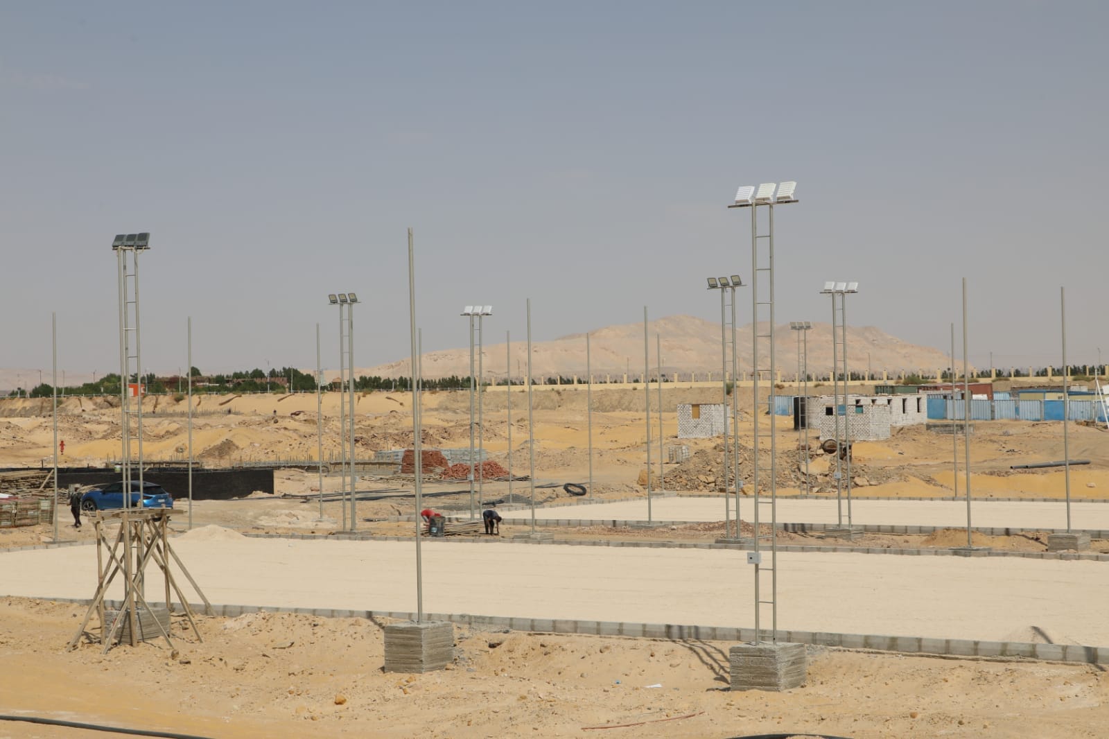 محافظ الوادي الجديد يتابع أعمال إنشاء المدينة الرياضية بالعاصمة الإدارية للمحافظة