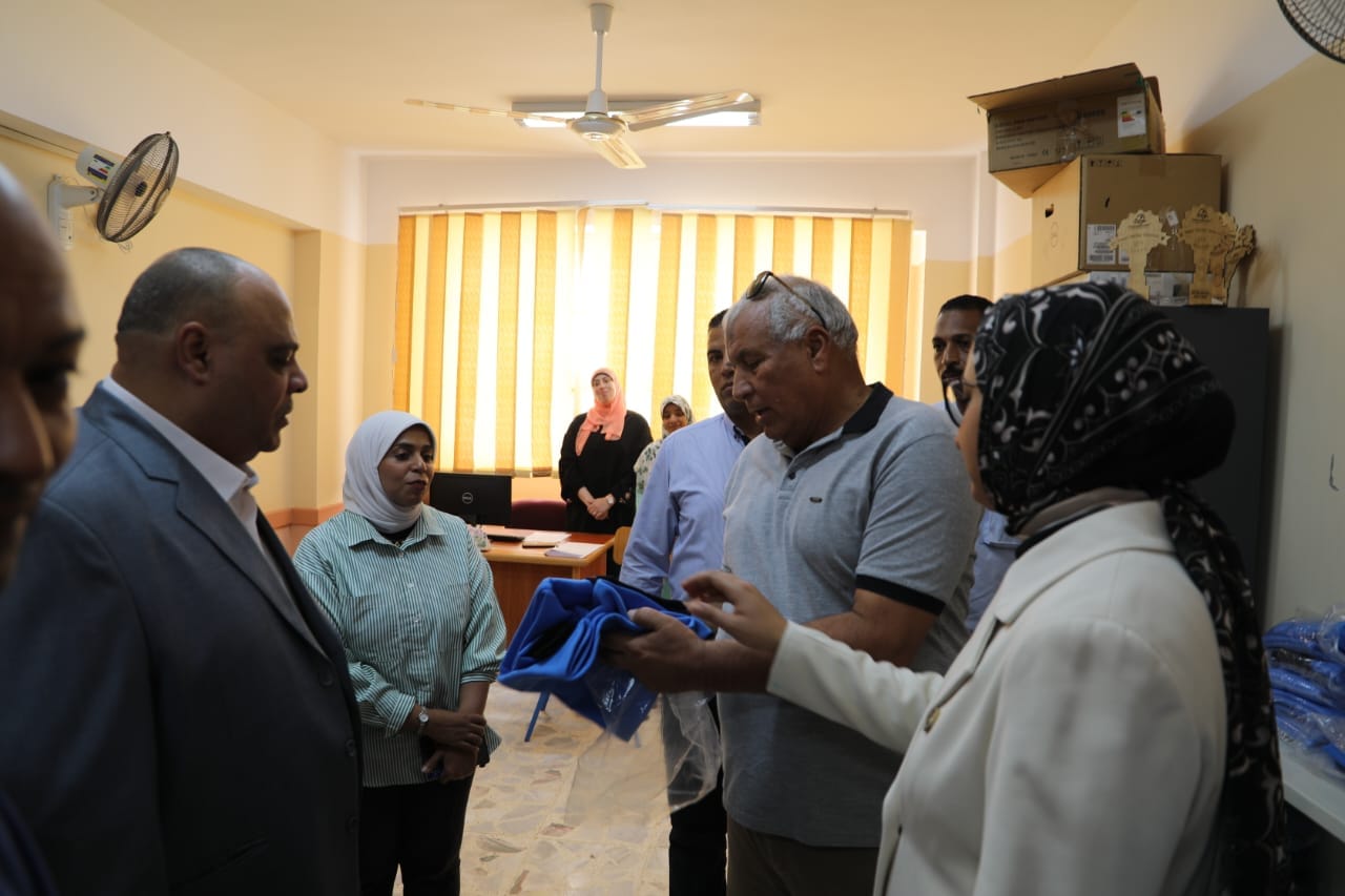 محافظ الوادي الجديد يؤكد جاهزية مدارس الخارجة للعام الدراسي الجديد