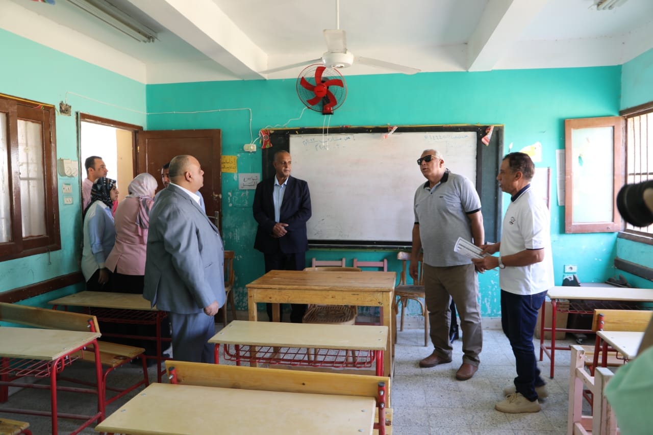 محافظ الوادي الجديد يؤكد جاهزية مدارس الخارجة للعام الدراسي الجديد