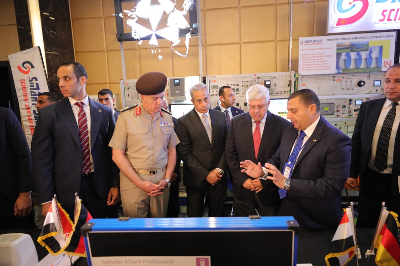 تخرج الجامعات التكنولوجية