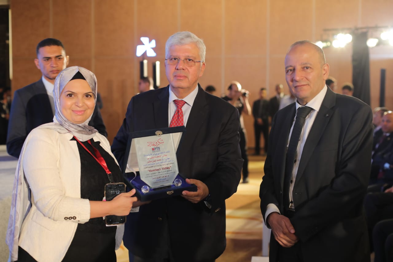 تخرج الجامعات التكنولوجية