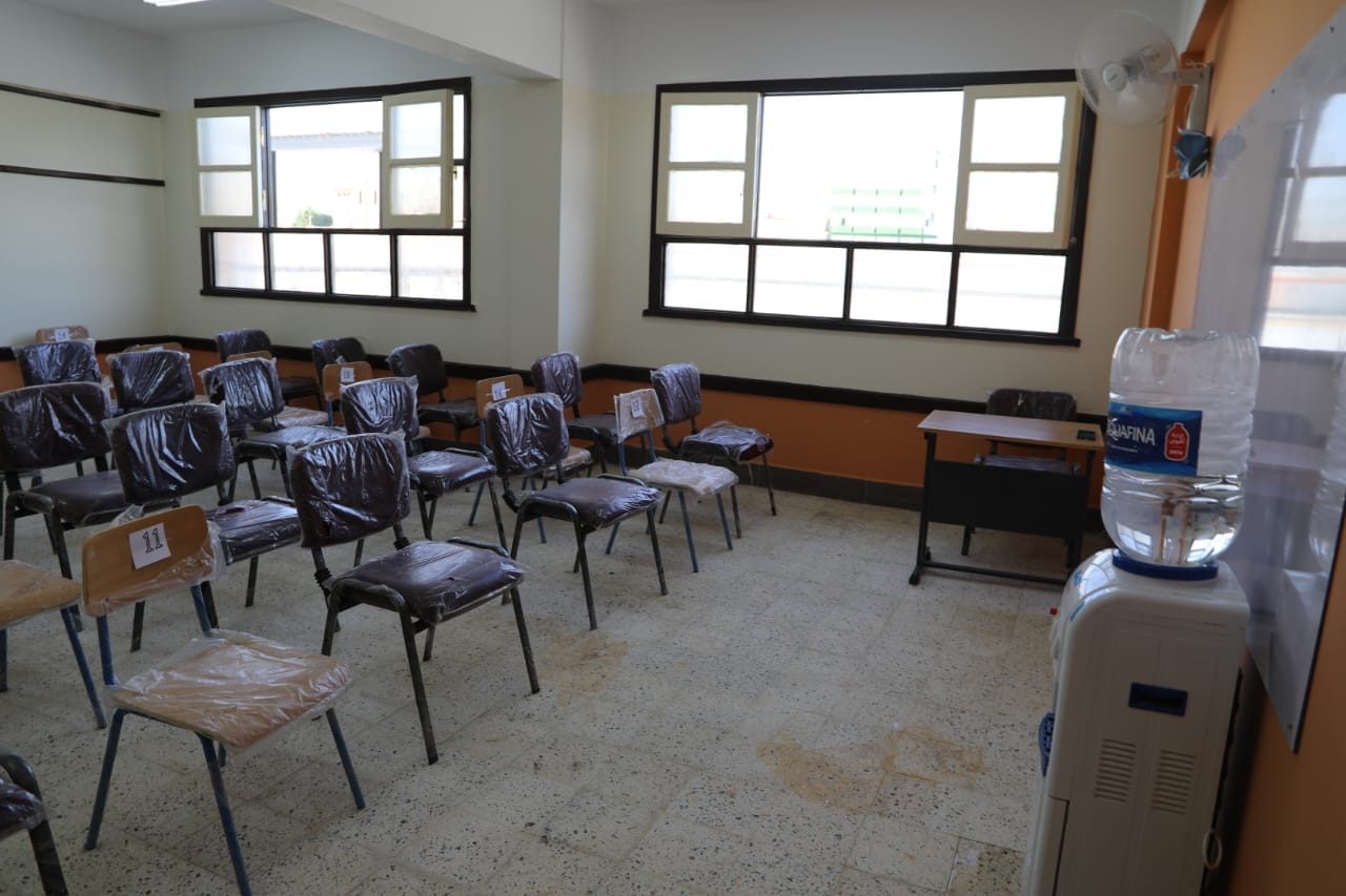 محافظ الوادي الجديد يتابع تجهيزات المدرسة الدولية لافتتاحها.. ويلتقي بأولياء أمور المتقدمين