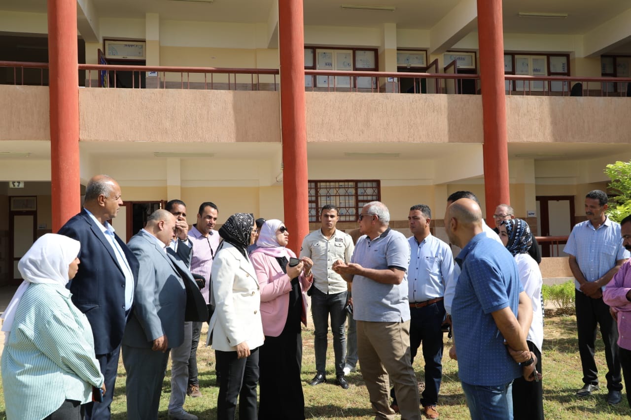 محافظ الوادي الجديد يطمئن على جاهزية المدرسة المصرية اليابانية بالخارجة للعام الدراسي