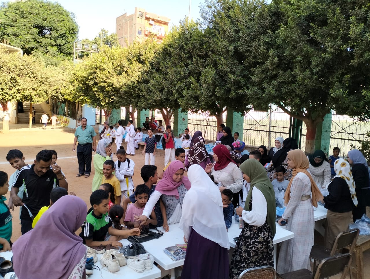 �يوم الخير� مبادرة شباب ورياضة أسيوط لتوزيع الزى و الأدوات المدرسية