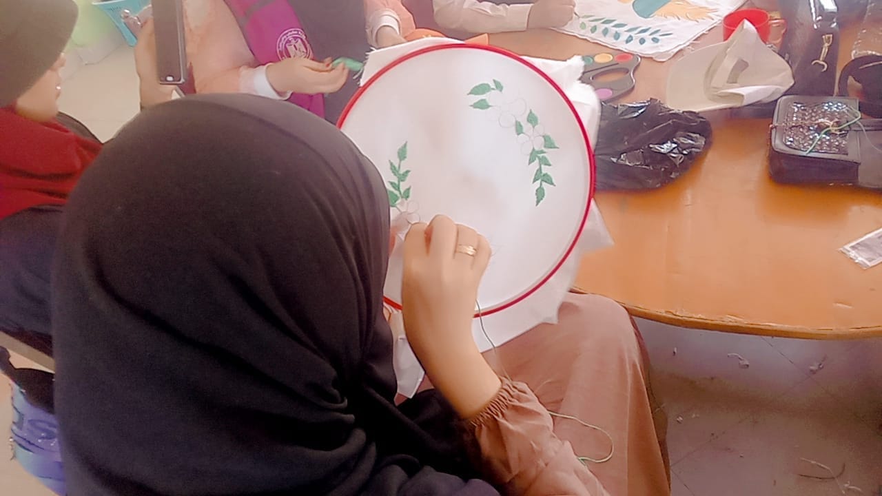 ختام فعاليات ورشة أعمال الأشغال الفنيه والتطريز بمركز شباب الغنايم