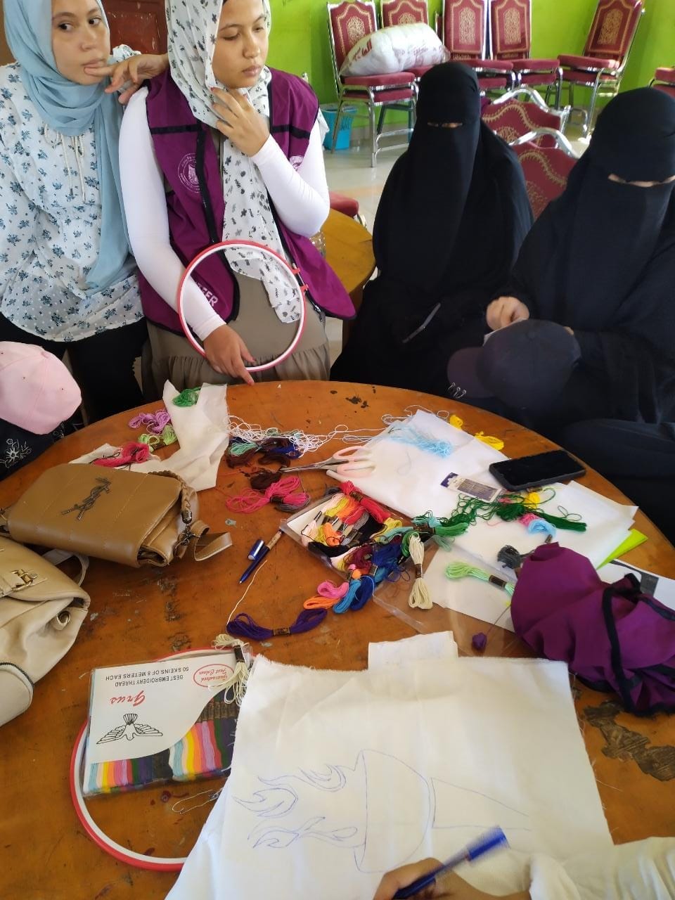 ختام فعاليات ورشة أعمال الأشغال الفنيه والتطريز بمركز شباب الغنايم