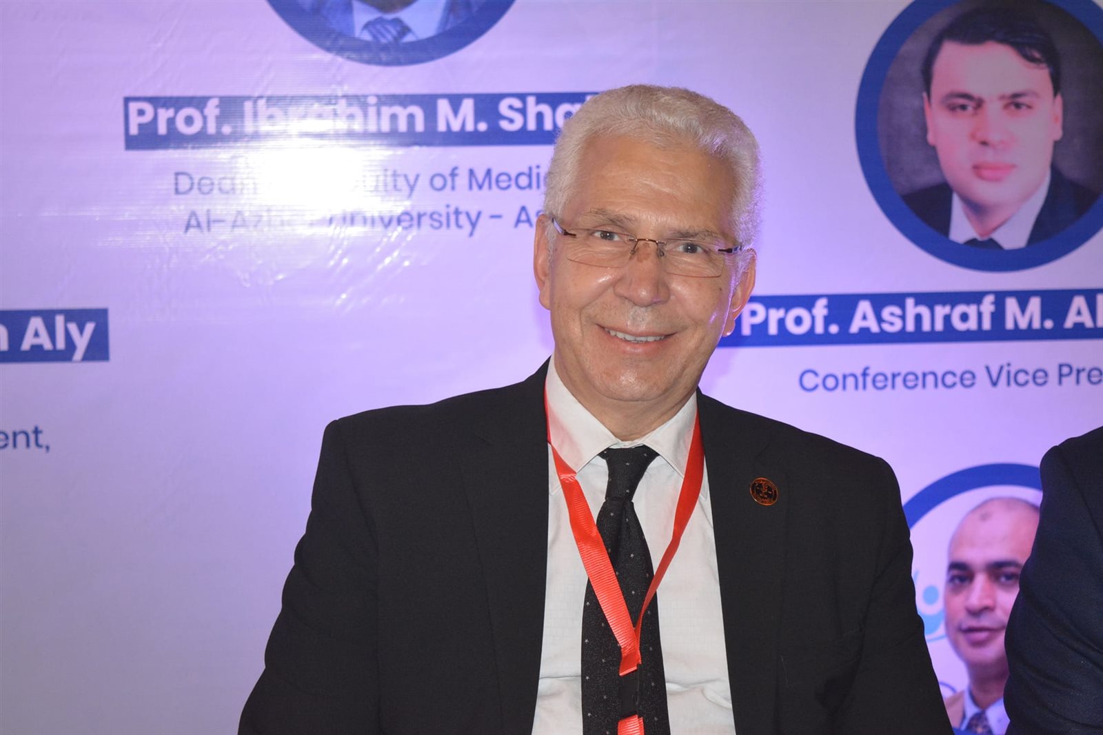 عميد طب الازهر باسيوط يشهد افتتاح المؤتمر الدولي الثالث لقسم الباطنة